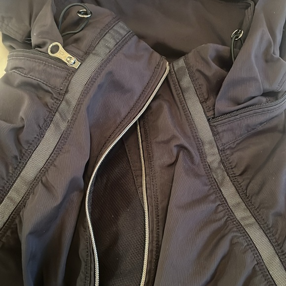 Lululemon Gather And Sprint Running Windbreaker Rain Jacket: Black Size 12 - Picture 14 of 16